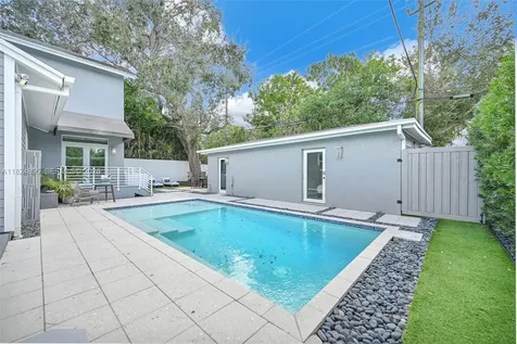 150 NE 50 Miami FL 33137