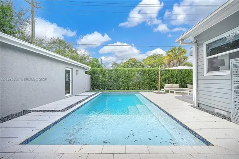 150 NE 50 Miami FL 33137