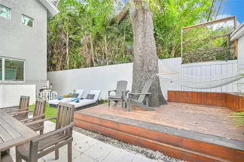 150 NE 50 Miami FL 33137
