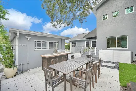 150 NE 50 Miami FL 33137