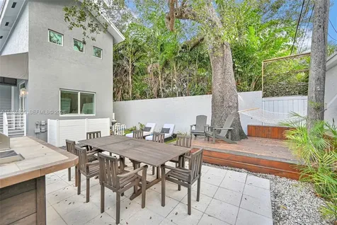 150 NE 50 Miami FL 33137