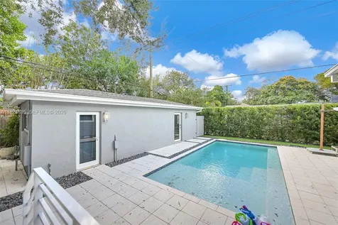 150 NE 50 Miami FL 33137