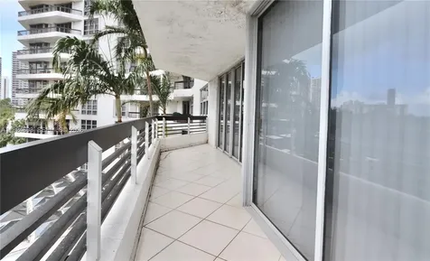 3530 Mystic Pointe Drive Aventura FL 33180