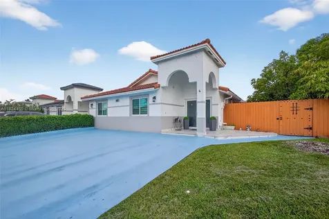 8905 NW 112th Street Hialeah Gardens FL 33018