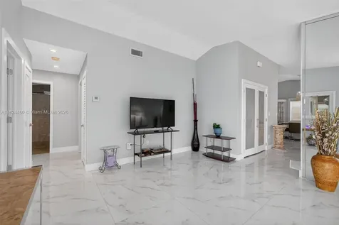 8905 NW 112th Street Hialeah Gardens FL 33018