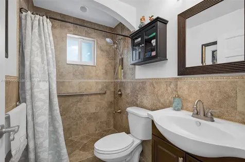 8905 NW 112th Street Hialeah Gardens FL 33018