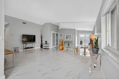 8905 NW 112th Street Hialeah Gardens FL 33018
