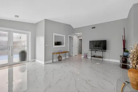 8905 NW 112th Street Hialeah Gardens FL 33018