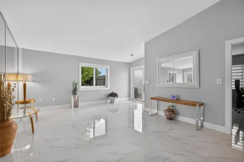 8905 NW 112th Street Hialeah Gardens FL 33018