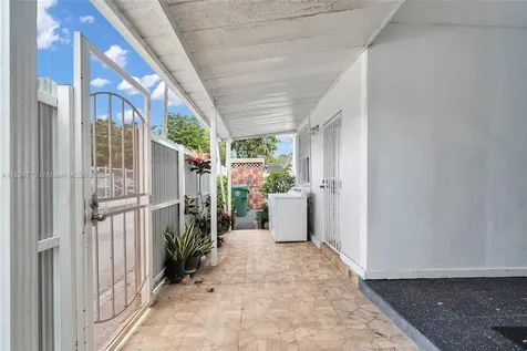 31 SW 58th Court Miami FL 33144