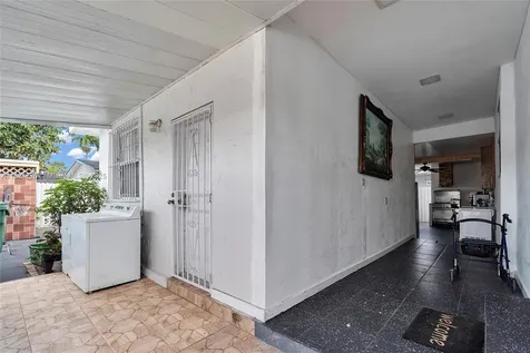 31 SW 58th Court Miami FL 33144