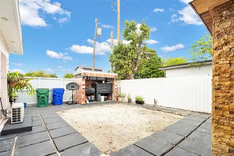 31 SW 58th Court Miami FL 33144