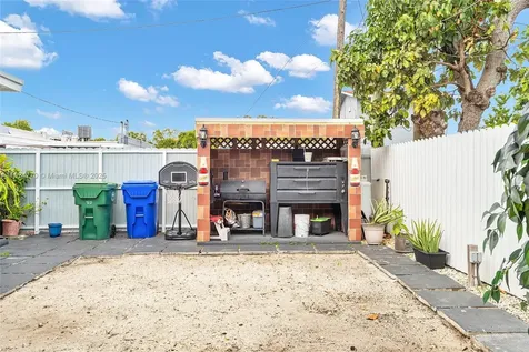 31 SW 58th Court Miami FL 33144