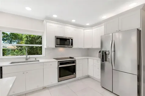 754 NE 36th Street Oakland Park FL 33334
