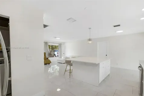 754 NE 36th Street Oakland Park FL 33334
