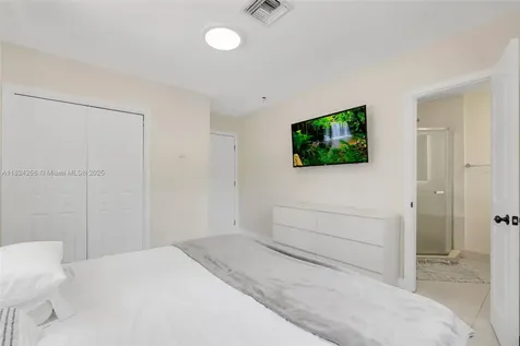 754 NE 36th Street Oakland Park FL 33334