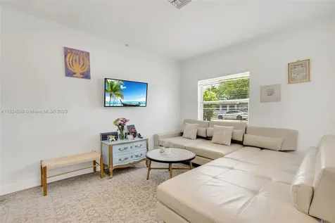 754 NE 36th Street Oakland Park FL 33334
