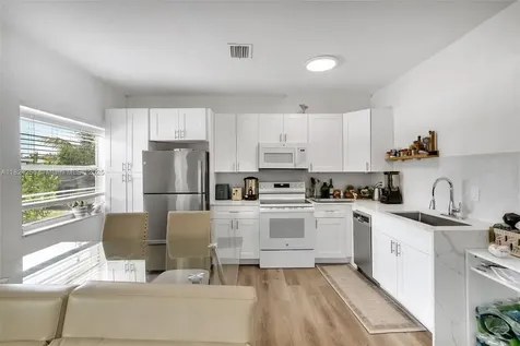 754 NE 36th Street Oakland Park FL 33334