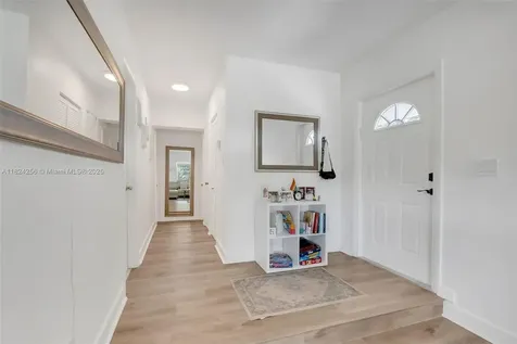 754 NE 36th Street Oakland Park FL 33334