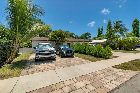 754 NE 36th Street Oakland Park FL 33334