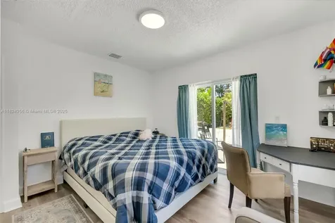 754 NE 36th Street Oakland Park FL 33334