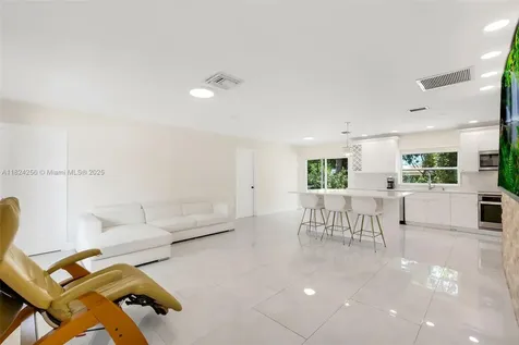 754 NE 36th Street Oakland Park FL 33334