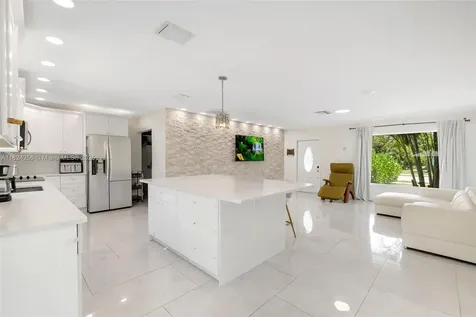 754 NE 36th Street Oakland Park FL 33334