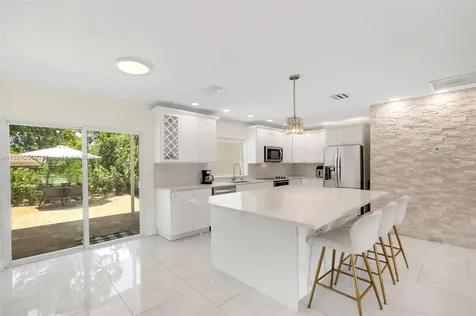 754 NE 36th Street Oakland Park FL 33334