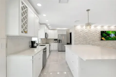 754 NE 36th Street Oakland Park FL 33334