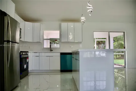 1716 NE 6th Place Cape Coral FL 33909