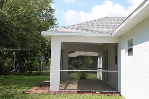 1716 NE 6th Place Cape Coral FL 33909