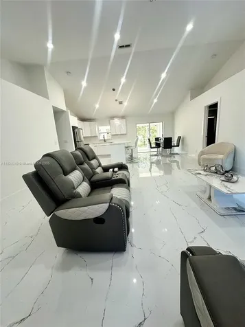 1716 NE 6th Place Cape Coral FL 33909