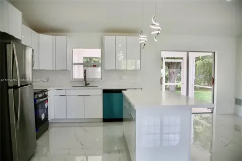 1716 NE 6th Place Cape Coral FL 33909