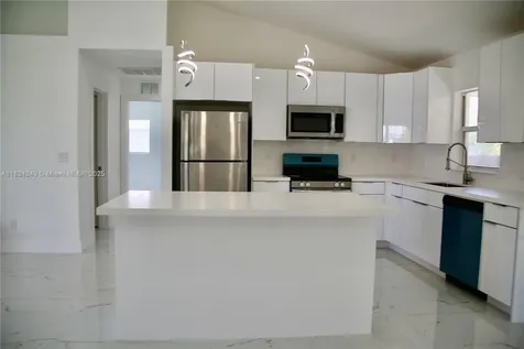 1716 NE 6th Place Cape Coral FL 33909