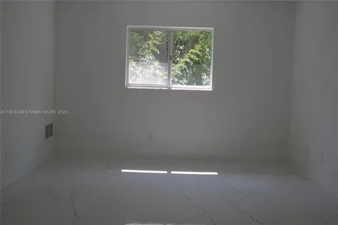1716 NE 6th Place Cape Coral FL 33909