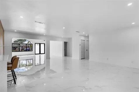 4660 W 8th Place Hialeah FL 33012