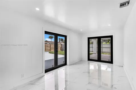 4660 W 8th Place Hialeah FL 33012