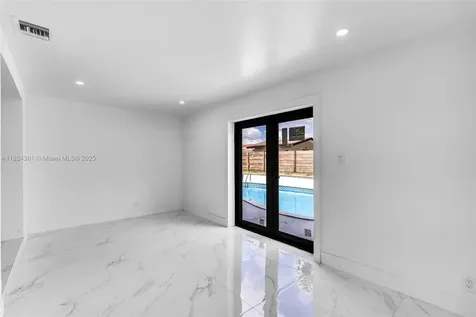 4660 W 8th Place Hialeah FL 33012