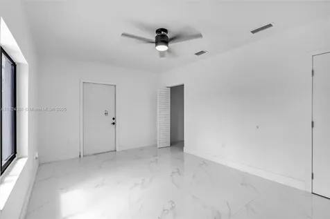 4660 W 8th Place Hialeah FL 33012
