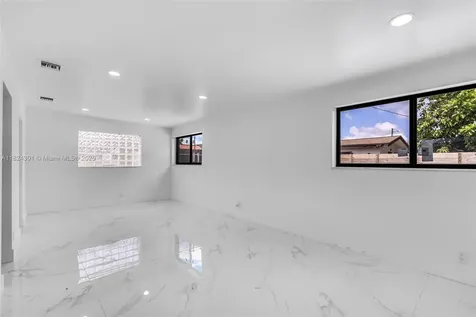 4660 W 8th Place Hialeah FL 33012