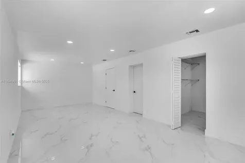 4660 W 8th Place Hialeah FL 33012