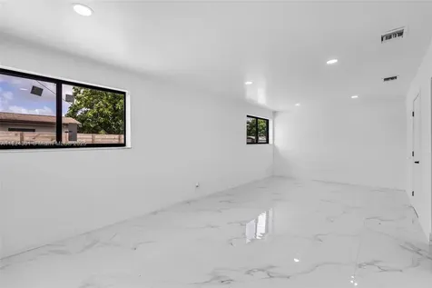 4660 W 8th Place Hialeah FL 33012