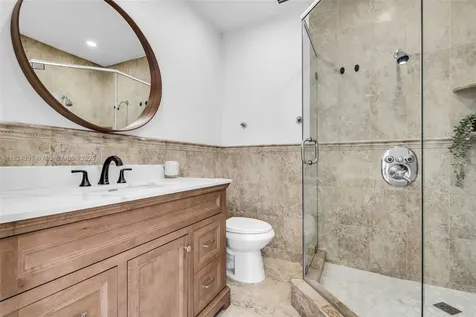 4660 W 8th Place Hialeah FL 33012