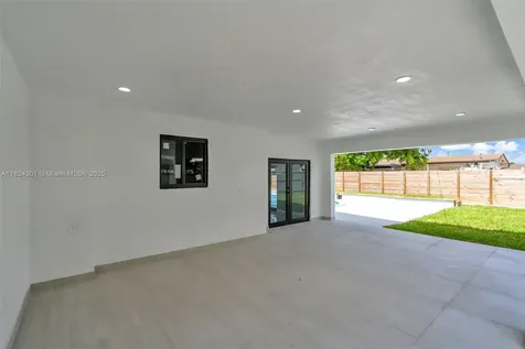 4660 W 8th Place Hialeah FL 33012