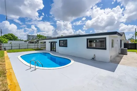 4660 W 8th Place Hialeah FL 33012