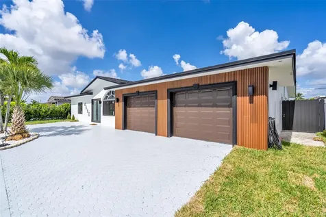 4660 W 8th Place Hialeah FL 33012