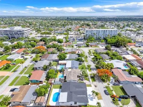 4660 W 8th Place Hialeah FL 33012