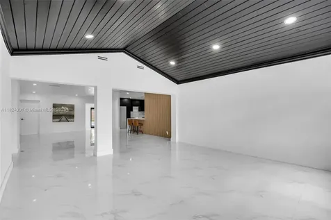 4660 W 8th Place Hialeah FL 33012