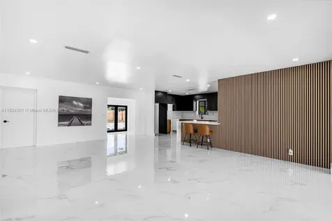 4660 W 8th Place Hialeah FL 33012