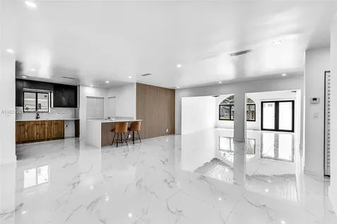 4660 W 8th Place Hialeah FL 33012